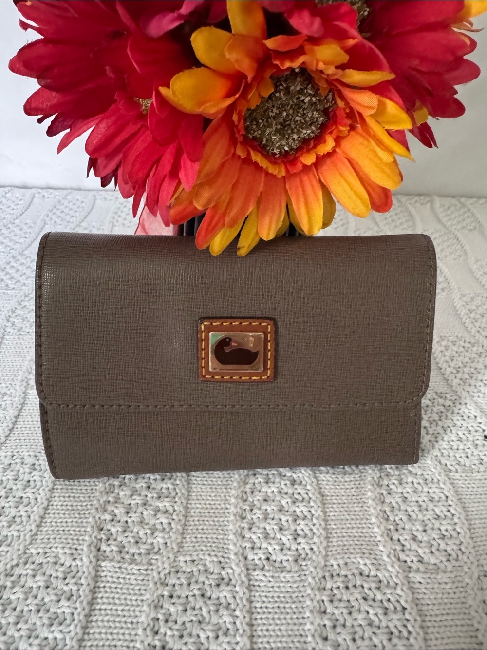 Dooney & Bourke NWOT cross grain leather wallet
